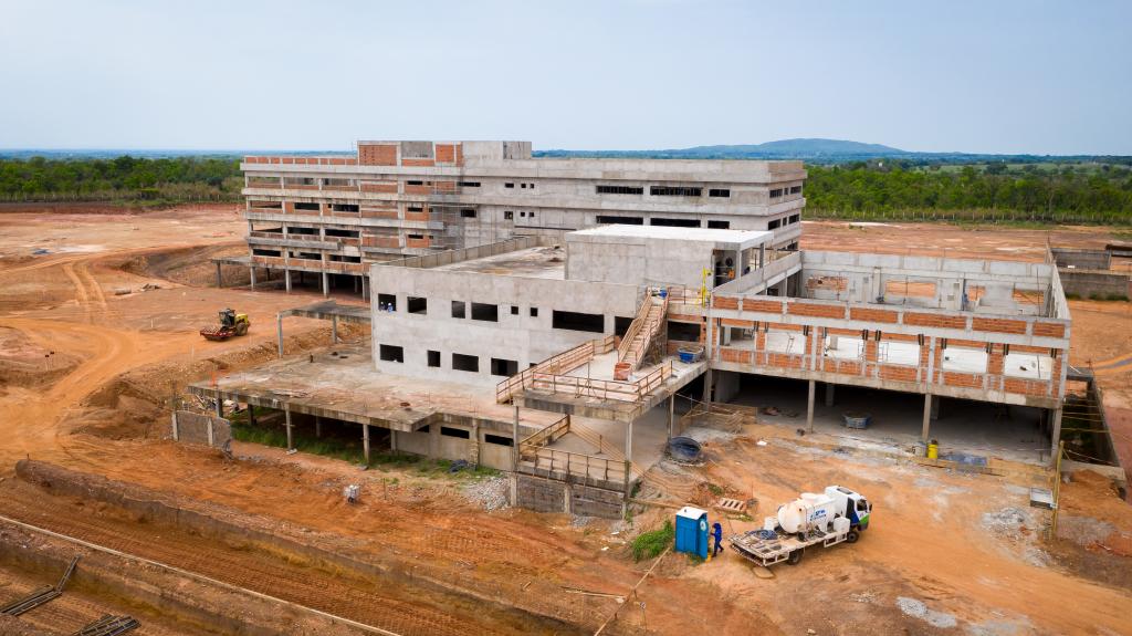 governo de mt refez projetos e retomou obras do novo hospital universitario