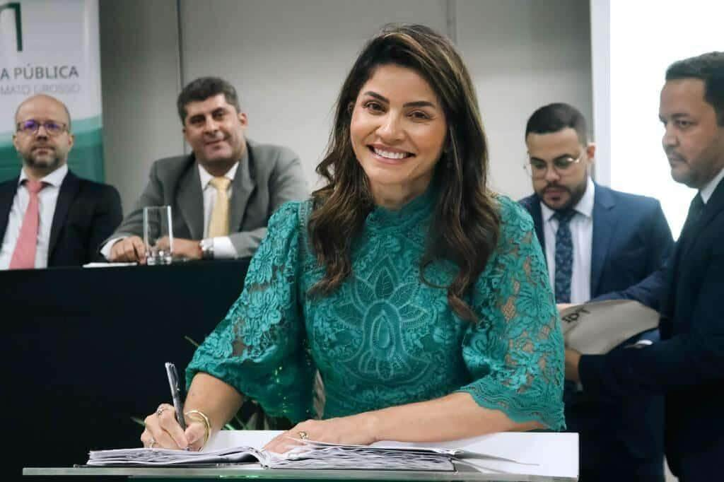 luziane castro toma posse como nova defensora geral com a meta de continuar expansao do orgao para todo o estado