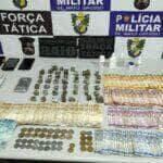 pm prende mulher por trafico apreende 45 porcoes de maconha e r 2 8 mil em especie