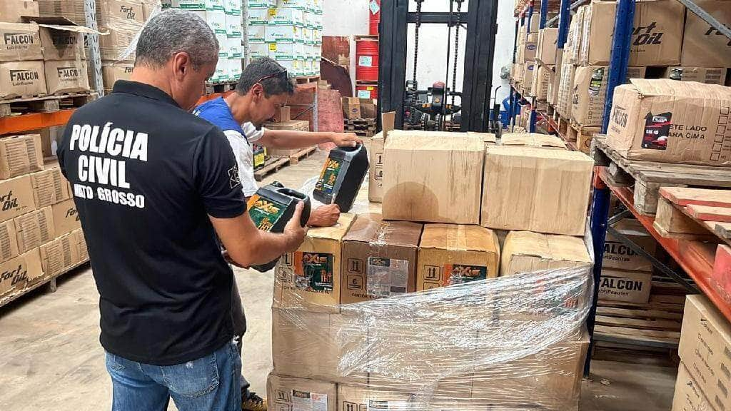 policia civil e anp apreendem mais de 13 mil litros de oleo lubrificante sem procedencia em cuiaba