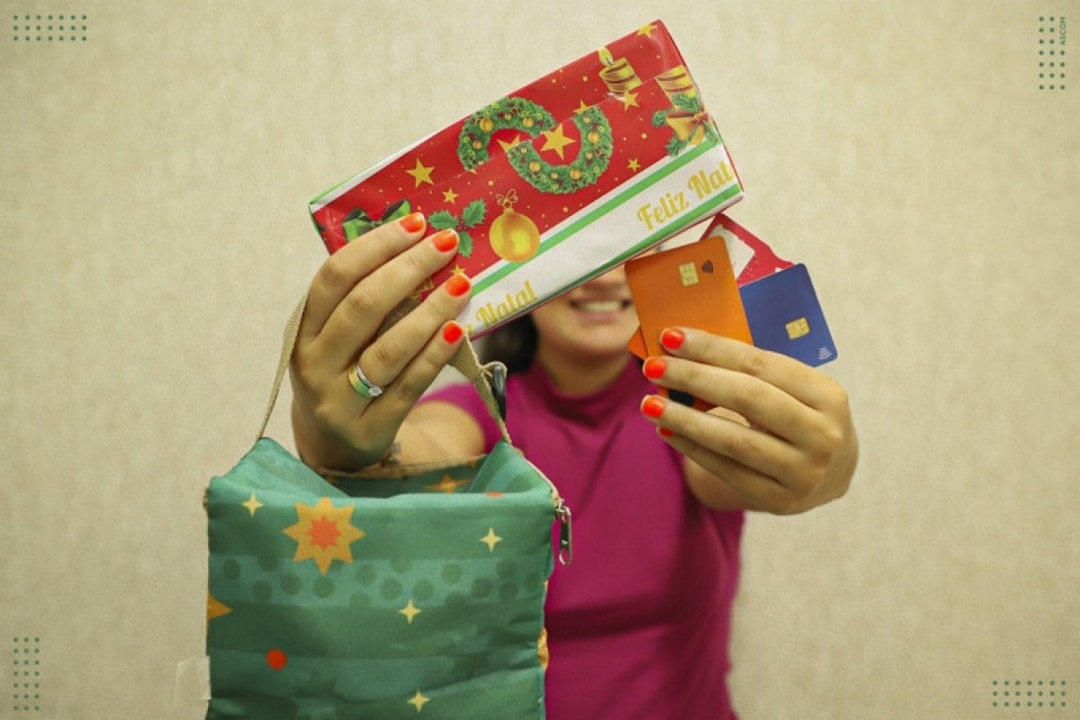 Com a chegada do fim de ano, o pagamento do 13º salário e as festas, as tradicionais compras são estimuladas