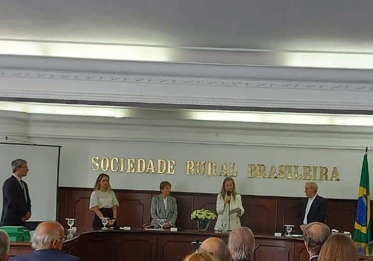 srb recebe lideranca do agro em reuniao especial .