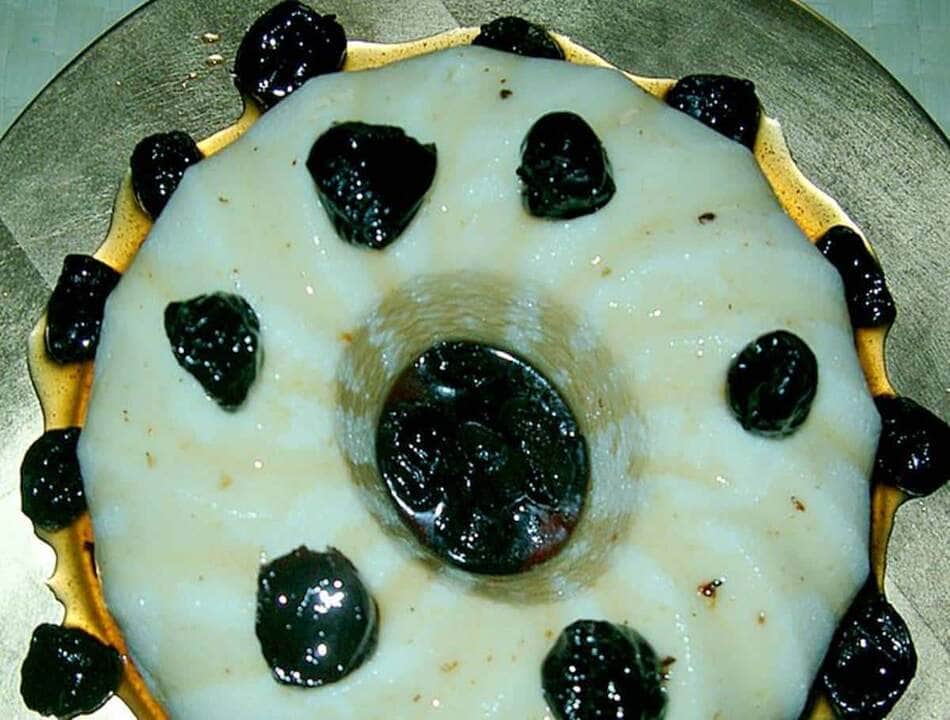 manjar com calda de ameixa