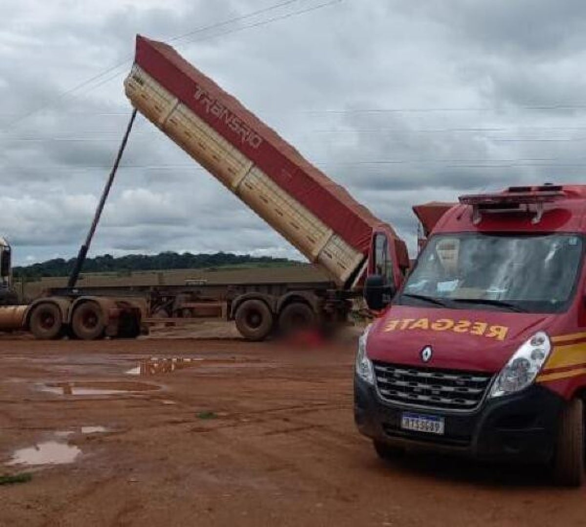 Motorista morre ao receber descarga elétrica em MT