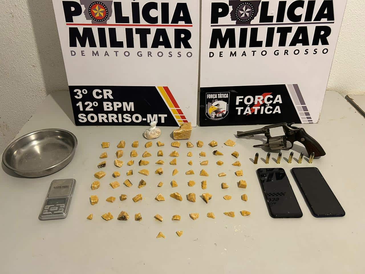 Suspeito é detido com 74 porções de droga e arma de fogo em Sorriso