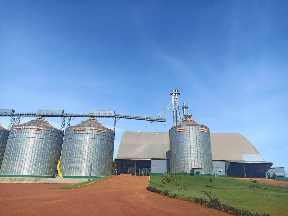 Bombeiros resgatam homem que estava a 40 metros de altura