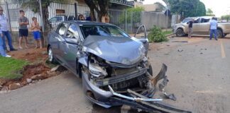 veículos envolvidos em acidente no bairro bandeirantes