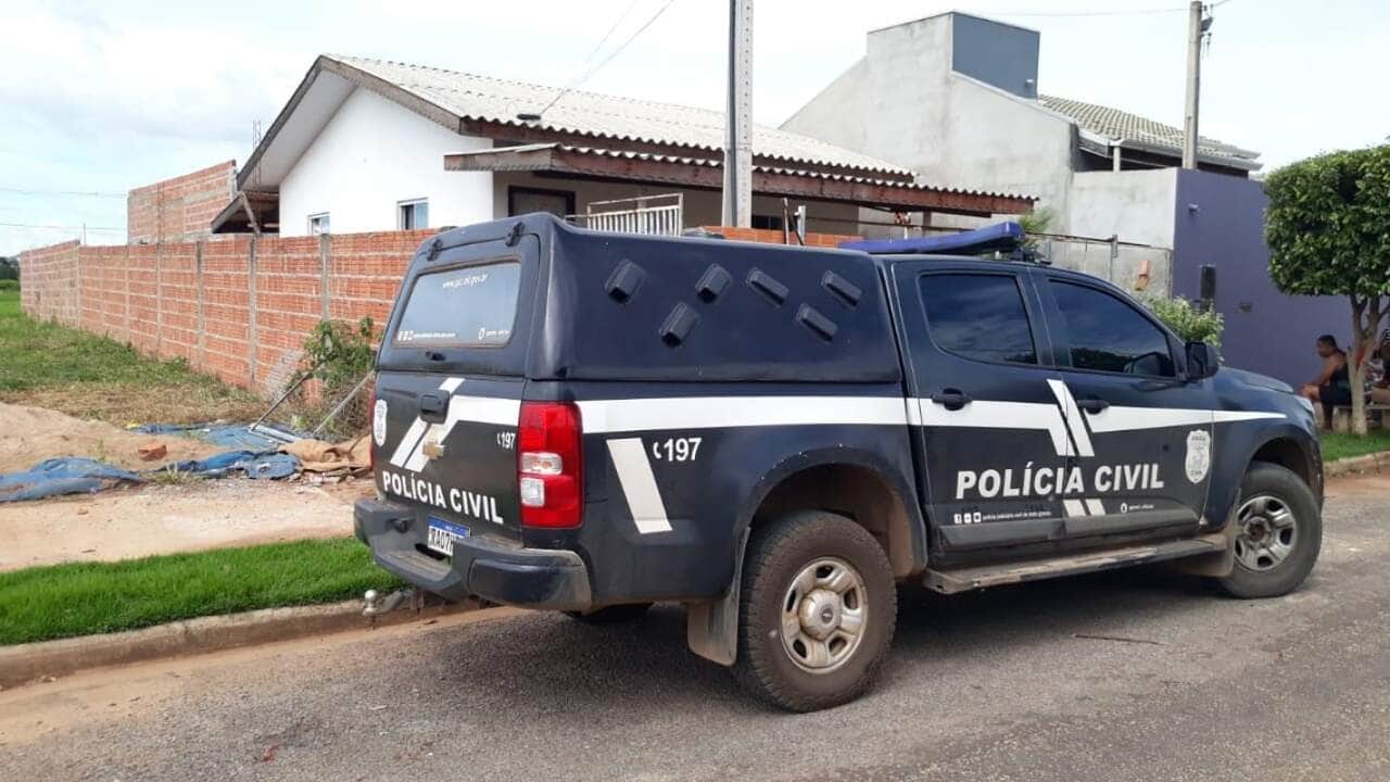 Homem é morto a facadas em Lucas do Rio Verde 2 Homem teria sido interceptado na sala de sua casa pelo autor do crime. Foto: Celso Nery (CenarioMT)