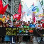 ativistas se reunem na marcha do forum social mundial em porto alegre