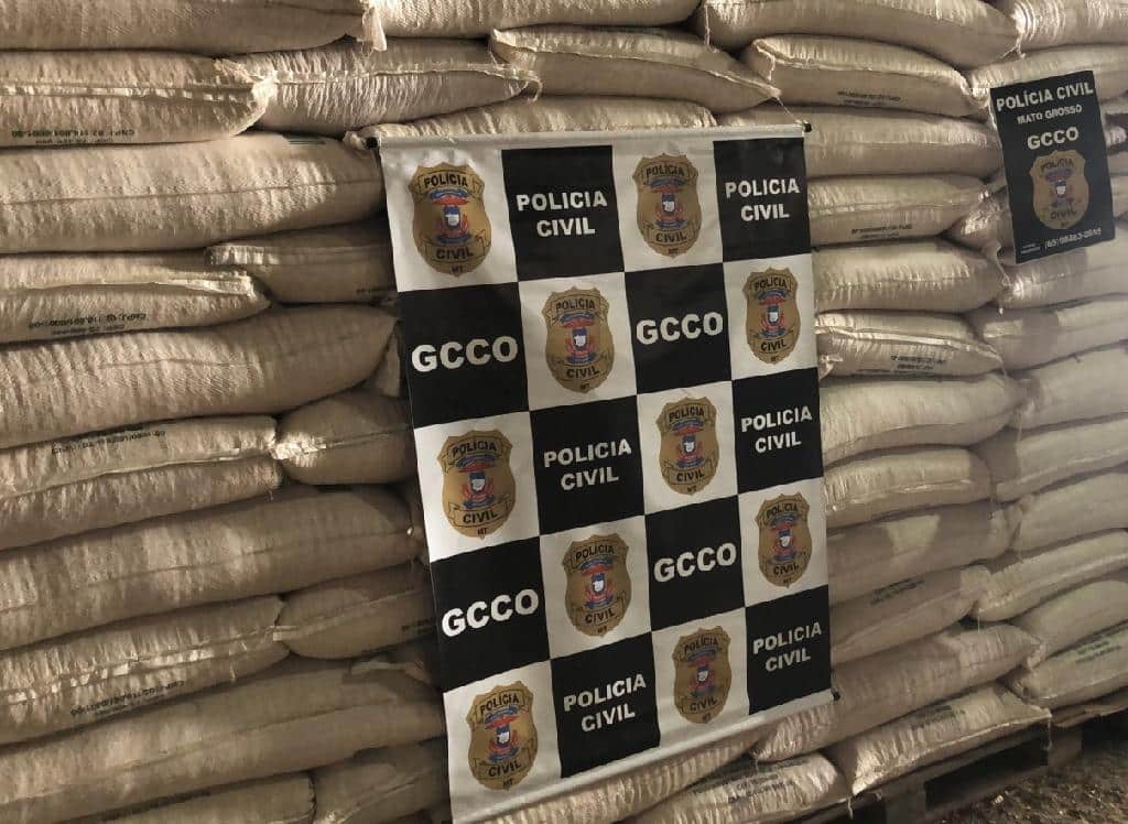 carga roubada de 65 toneladas de milho e recuperada pela policia civil em varzea grande