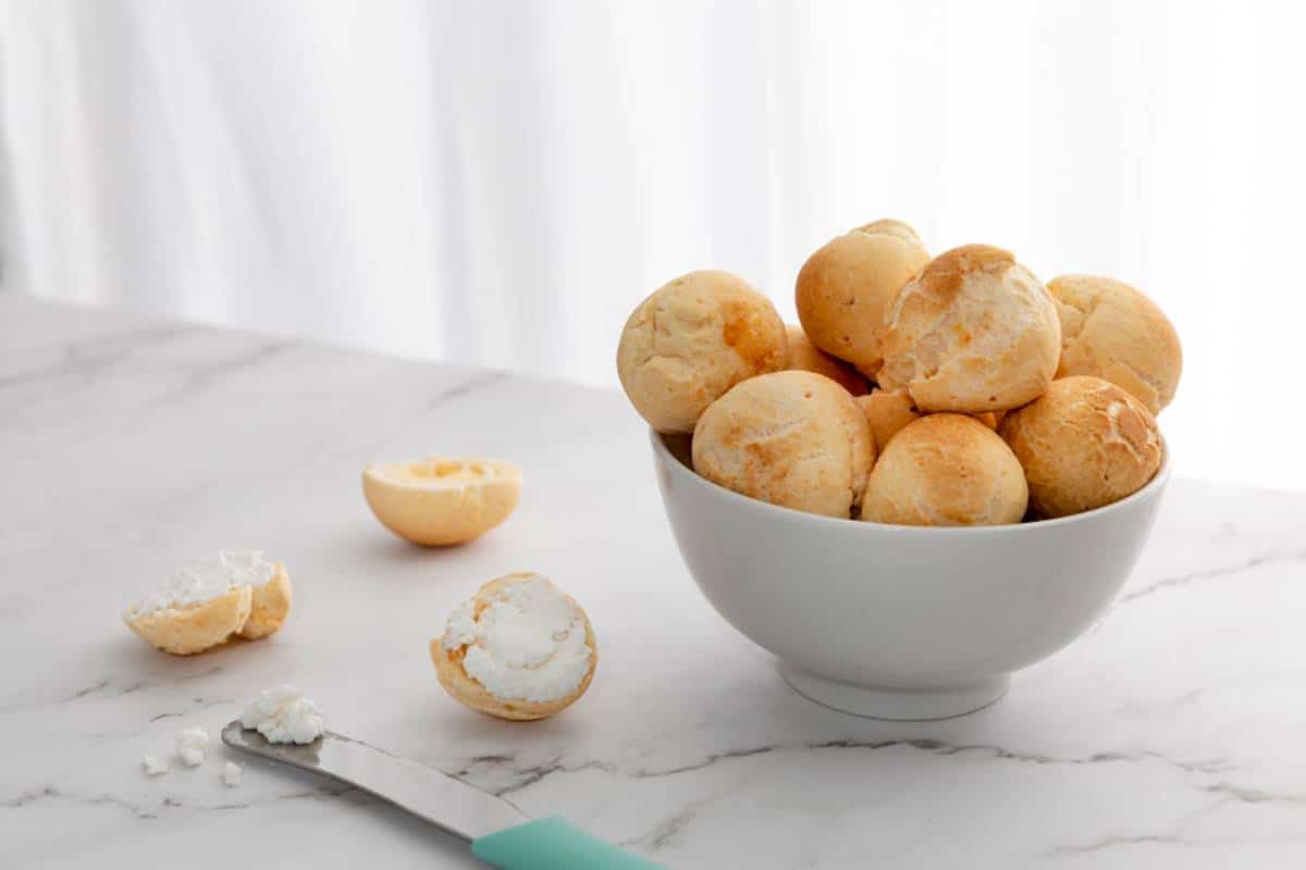 como fazer pão de queijo