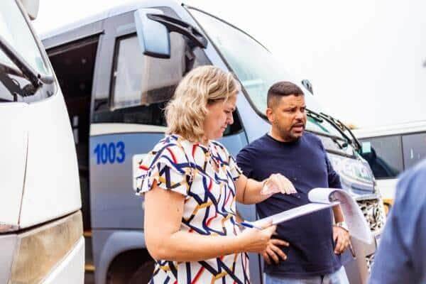onibus do transporte escolar passam por vistoria 40 itens sao inspecionados