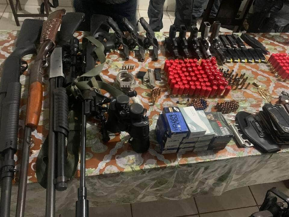 pm desarticula quadrilha apos invasao de fazenda e apreende 12 armas e 994 municoes