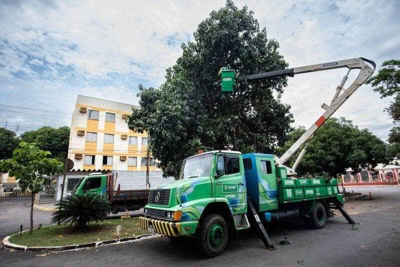 caminhoes modernos potencializam servico de poda de arvore e dao maior seguranca ao trabalhador