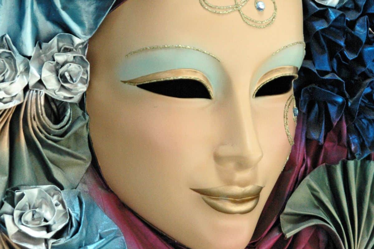 Canva | Máscara de carnaval