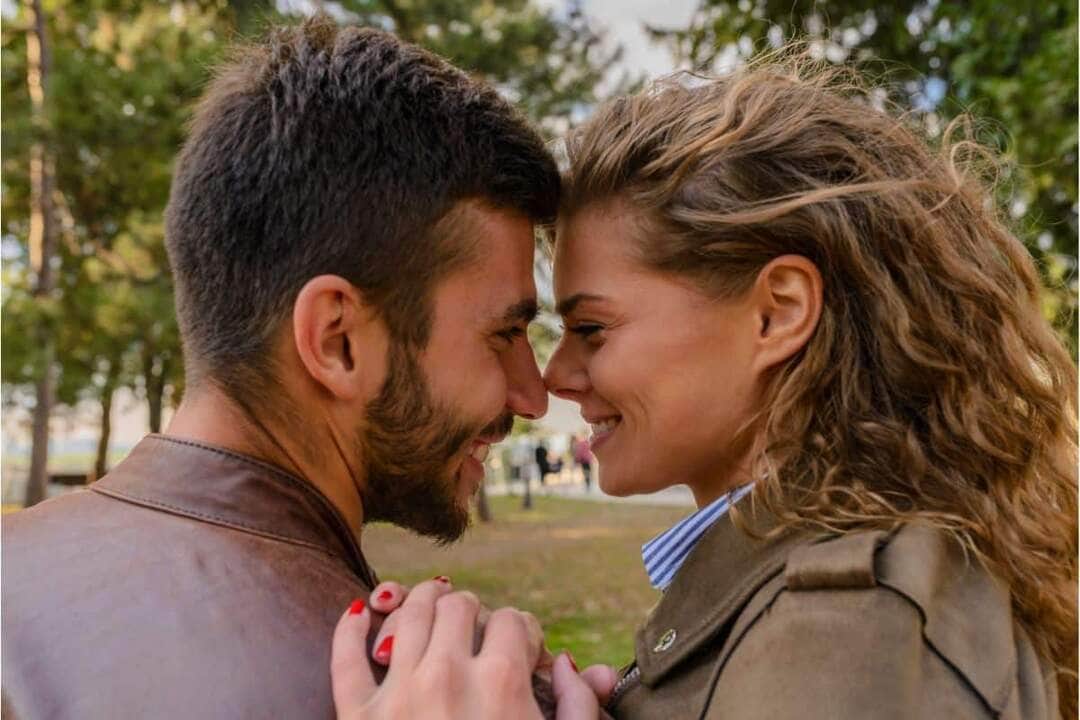4 signos do horóscopo que vão se apaixonar nos próximos 6 dias 2 Canva | casal apaixonados, horóscopo
