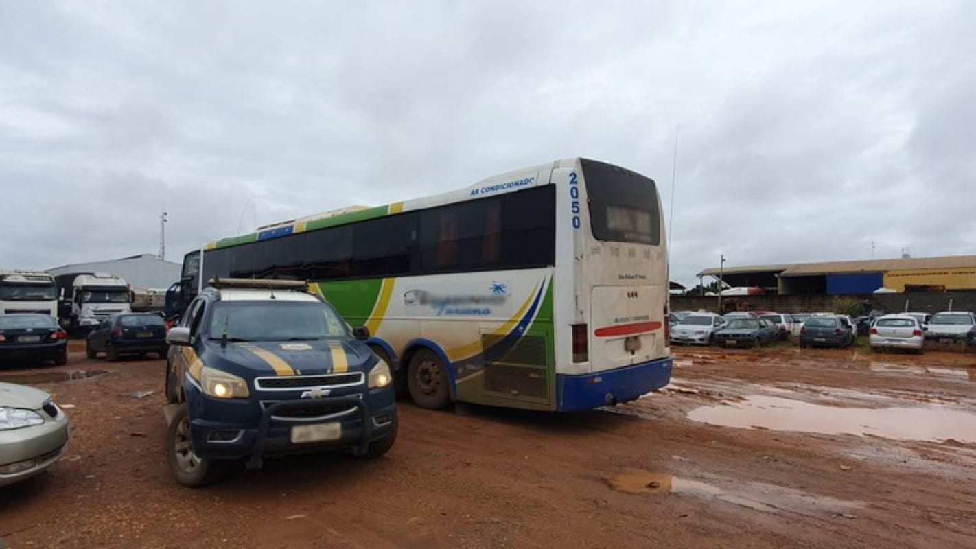 Em Sorriso-MT, PRF retira ônibus clandestino de circulação