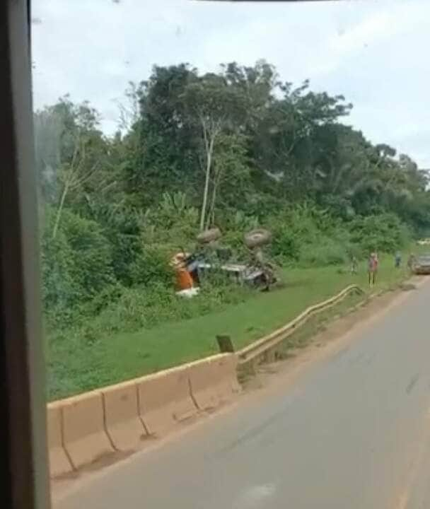 Colisão entre caminhão e pulverizador é registrada na MT-449 em Lucas do Rio Verde