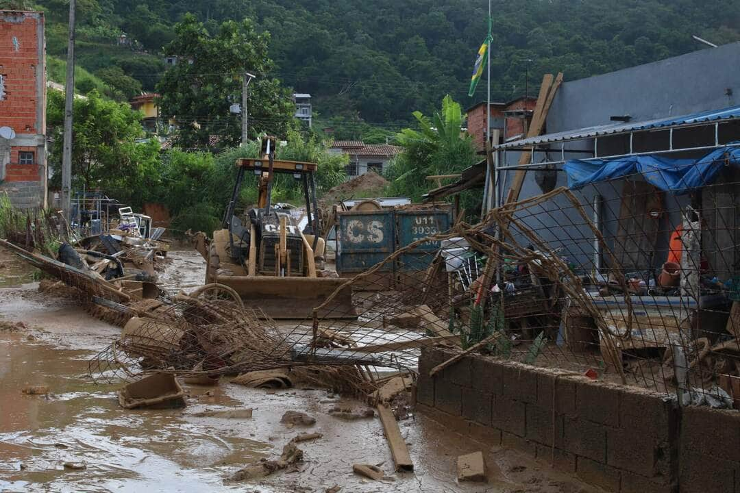 balsa na travessia ilhabela sao sebastiao esta suspensa scaled