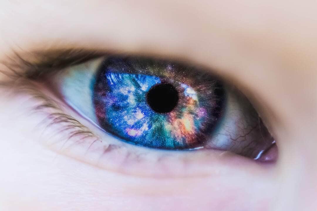 Quais são os riscos de usar lentes de contato?
