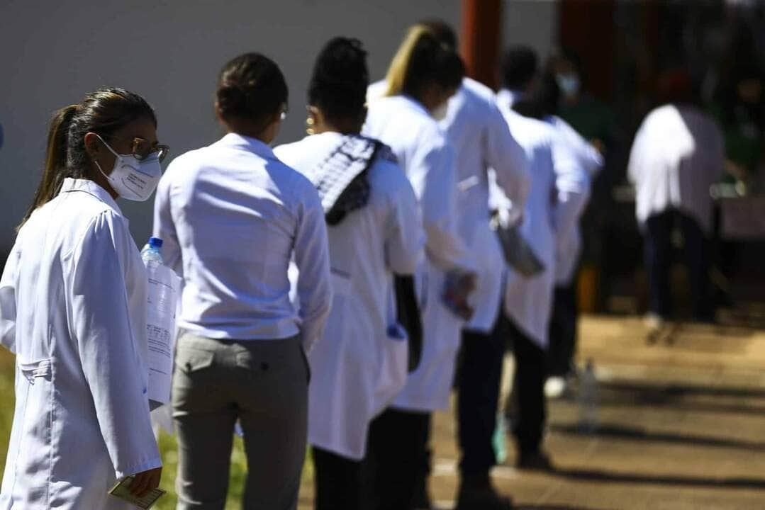 brasil tem 546 mil medicos proporcao e de 2 56 por mil habitantes scaled