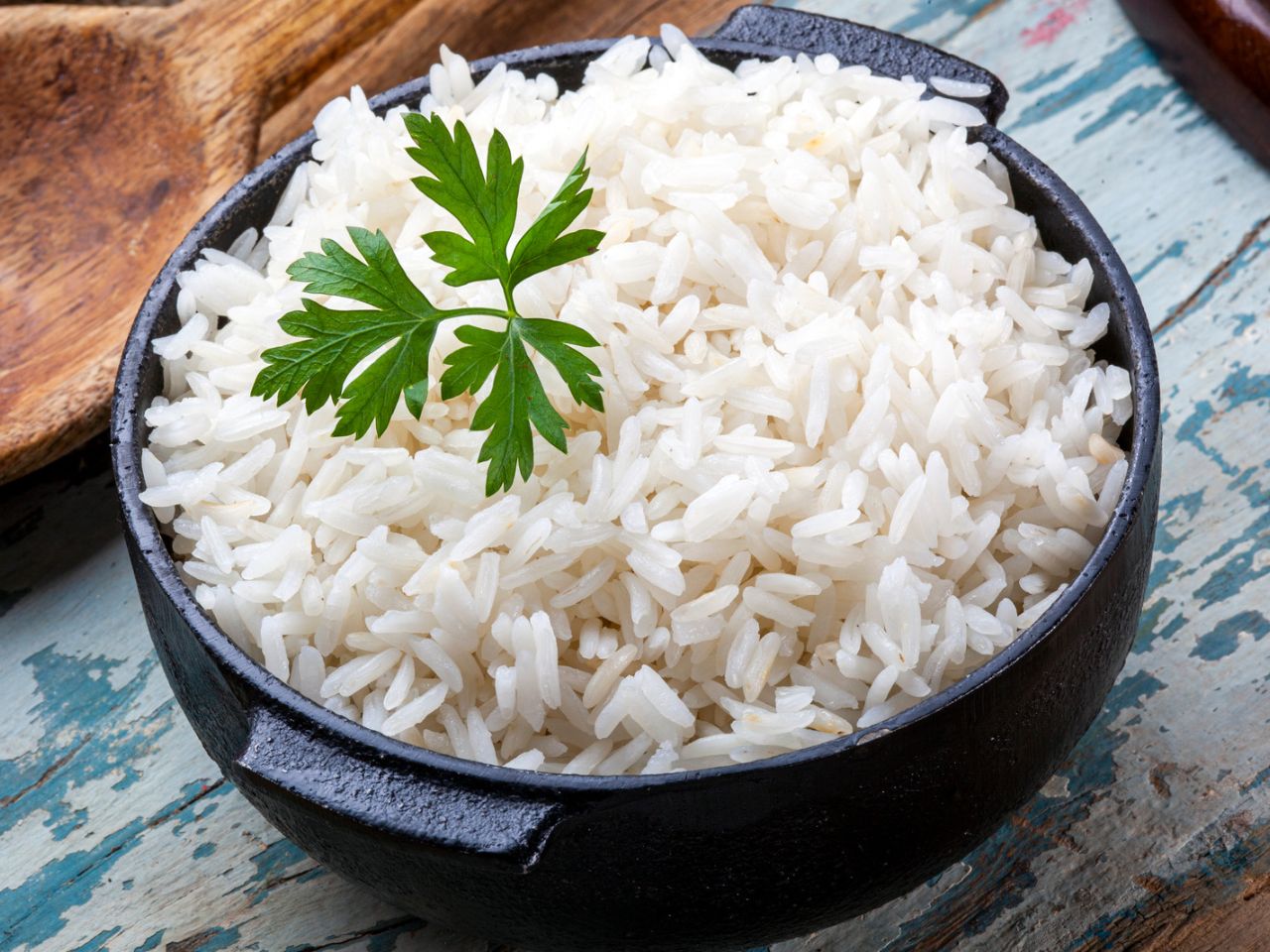Veja como economizar gás fazendo arroz no microondas