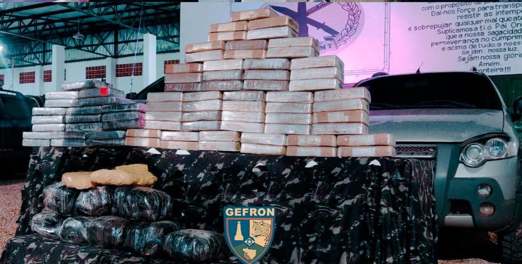 gefron prende dupla e apreende 87 9 quilos de drogas escondidos em caminhonete