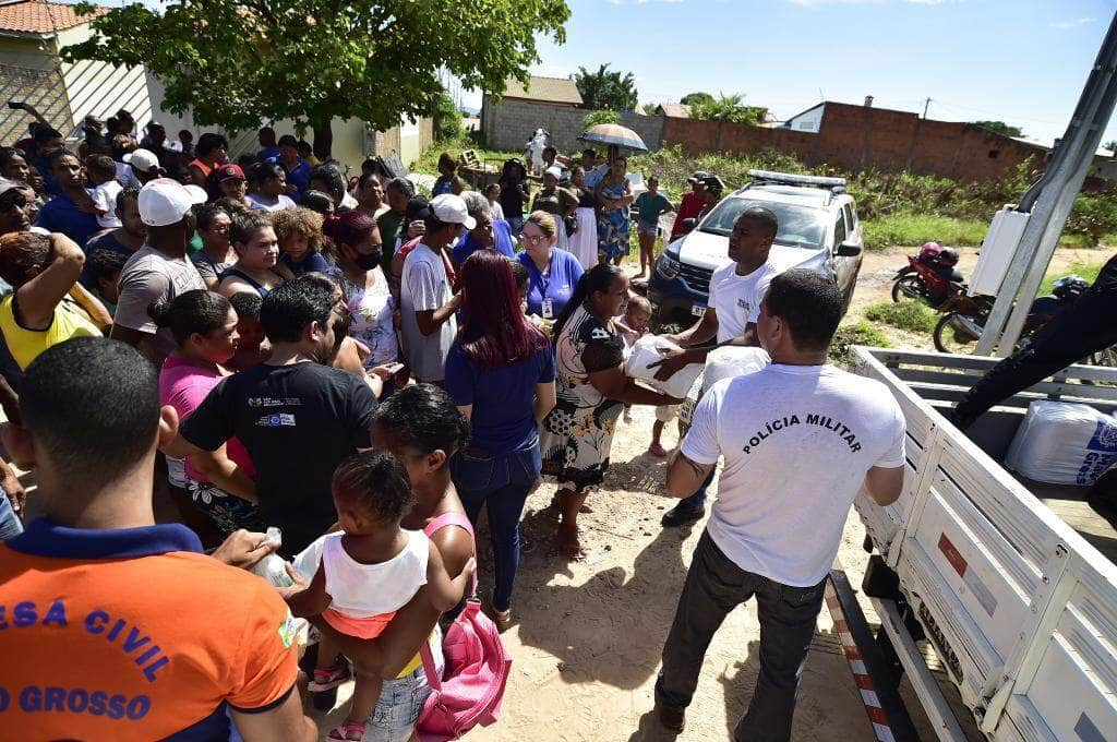 governo de mt entrega 1 2 mil cestas basicas e kits de higiene a familias carentes de cuiaba