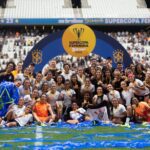 jogadoras do corinthians comemoram o bicampeonato da supercopa feminina