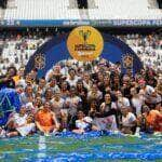 jogadoras do corinthians comemoram o bicampeonato da supercopa feminina