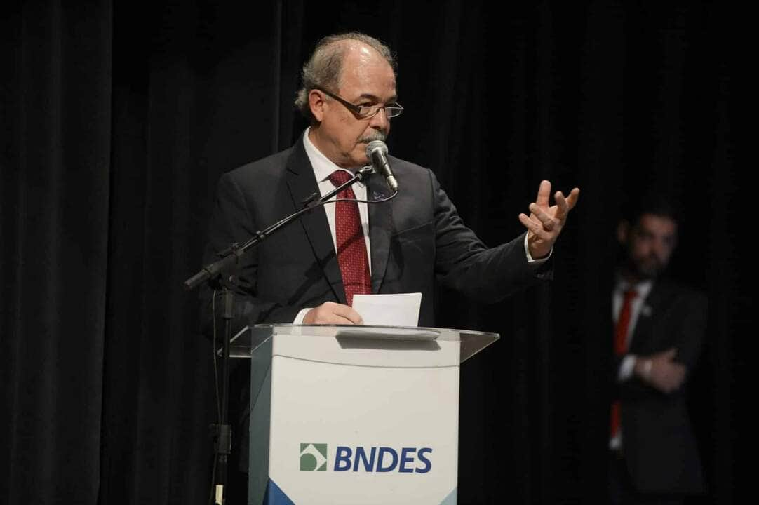 mercadante toma posse no bndes e faz discurso em defesa da democracia scaled