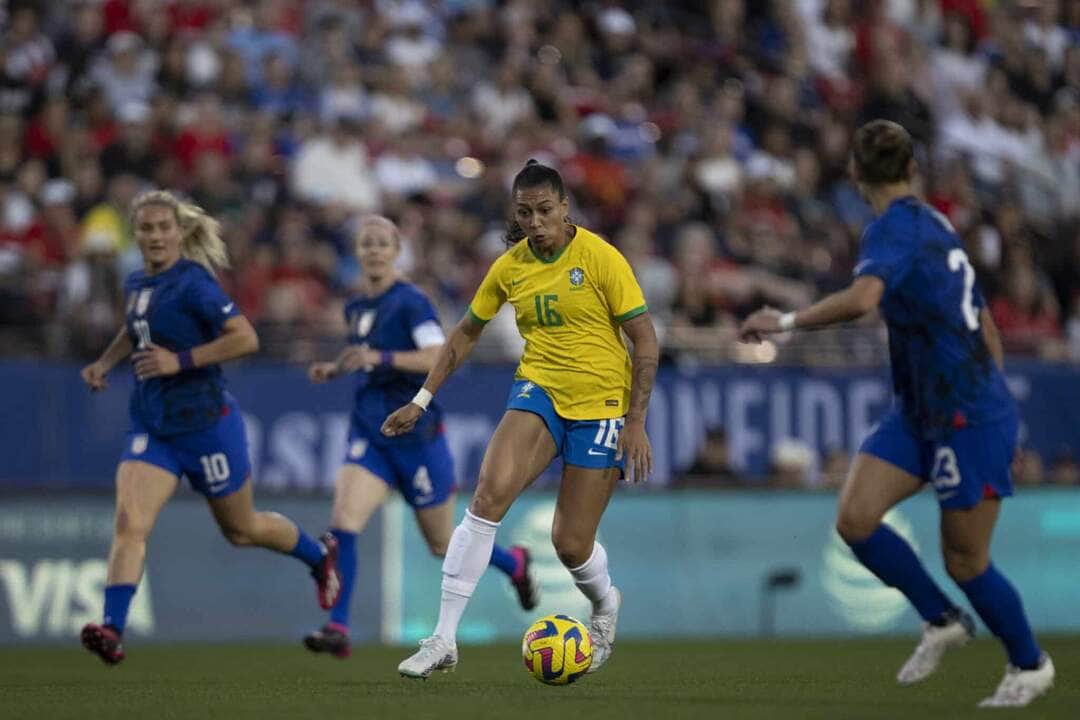 selecao feminina joga bem mas perde de 2 a 1 para os estados unidos scaled
