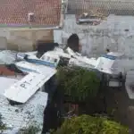 Duas pessoas morrem após queda de avião bimotor em Goiânia