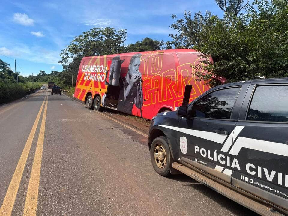 Dupla sertaneja sofre acidente em rodovia de Mato Grosso; Motorista fica ferido.