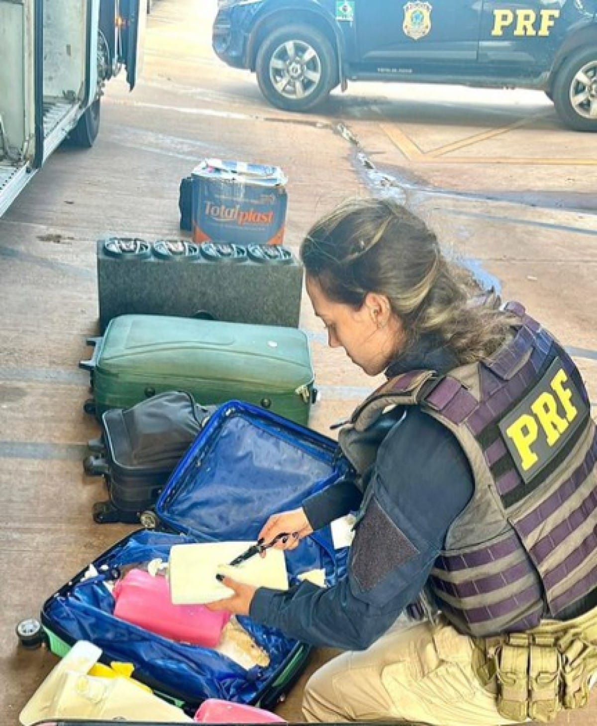 Em Cuiabá / MT, PRF encontra substância entorpecente sendo transportada em ônibus