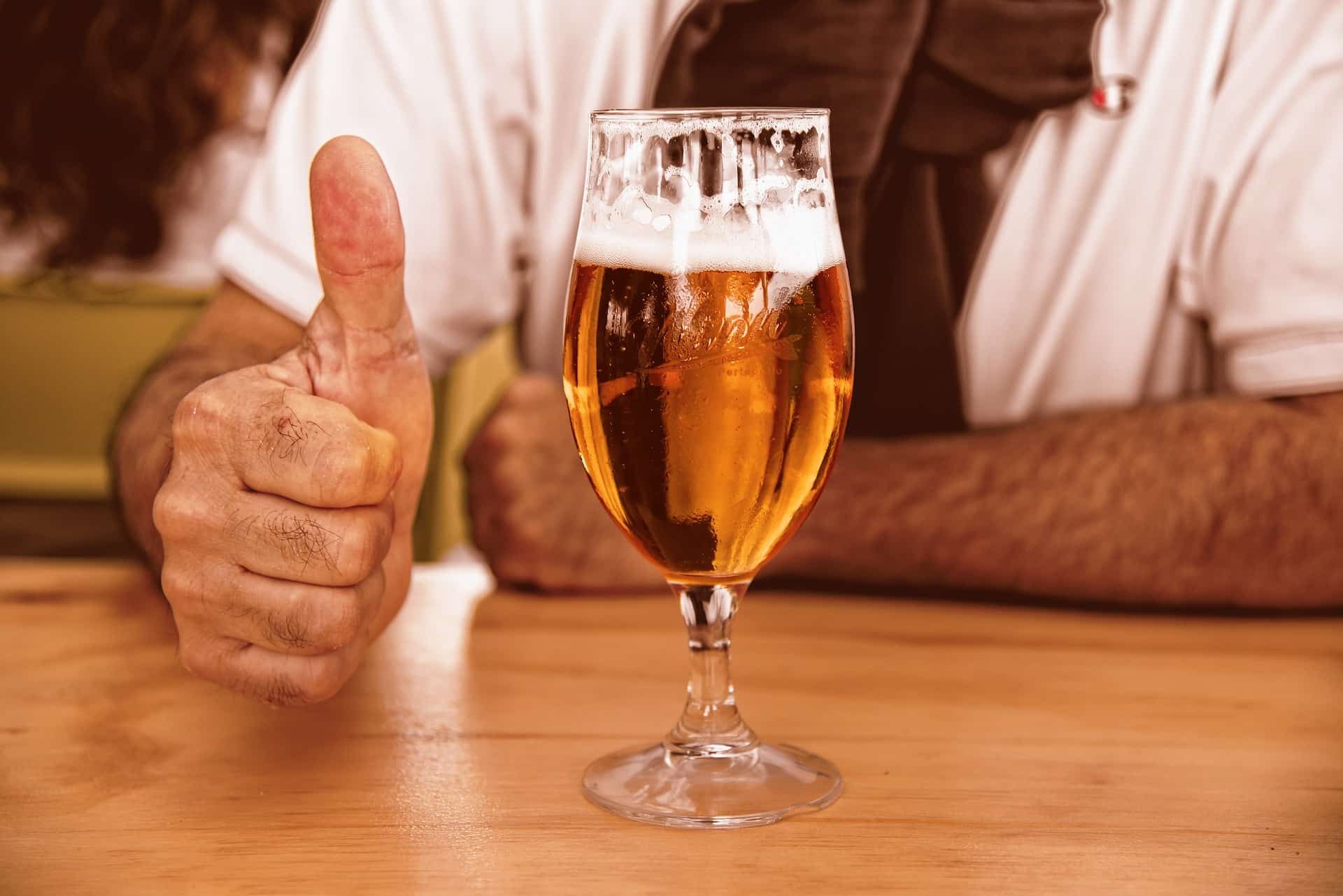Consumo de álcool aumentar o risto do Alzheimer