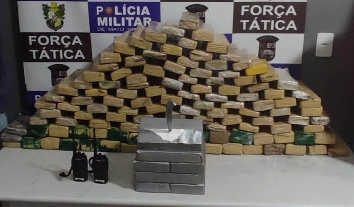 Dois são presos por tráfico e polícia apreende 114 quilos de entorpecentes em Rondonópolis 82 Ação integrada prende dois por tráfico e apreende 114 quilos de entorpecentes em Rondonópolis