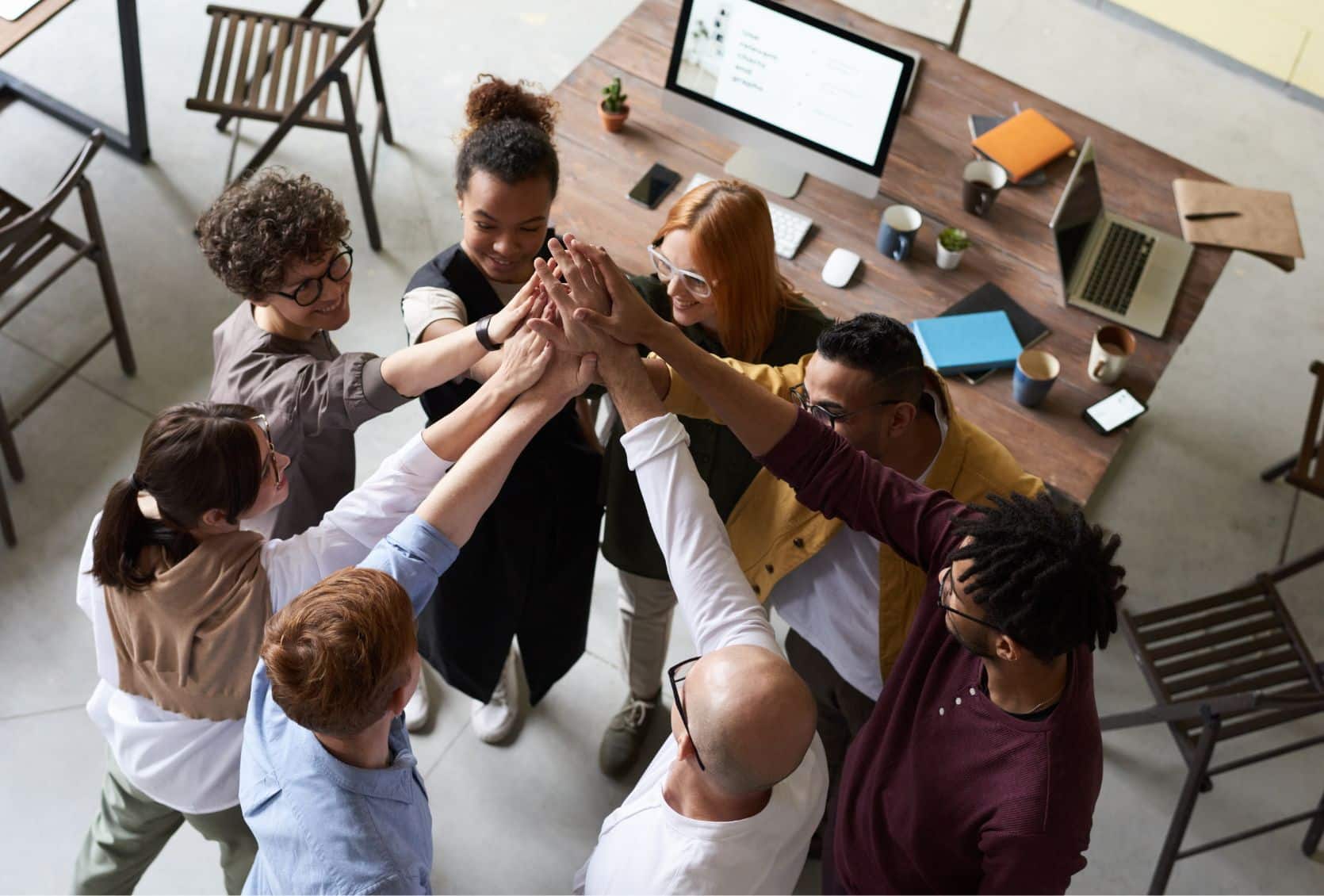 Esses 3 signos vão se dar bem hoje, terça-feira, 21/03 2 pessoas no trabalho, reunião