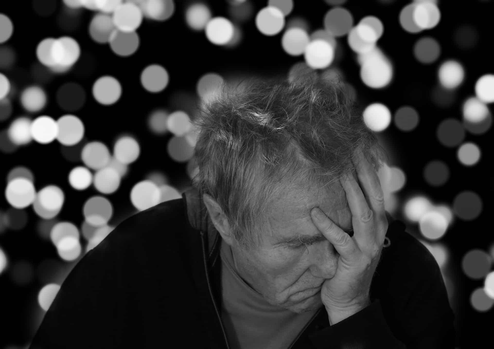 Qual é a diferença entre a doença de Alzheimer e a demência frontotemporal?
