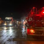 Bombeiros contem fogo em caminhão carregado com combustível