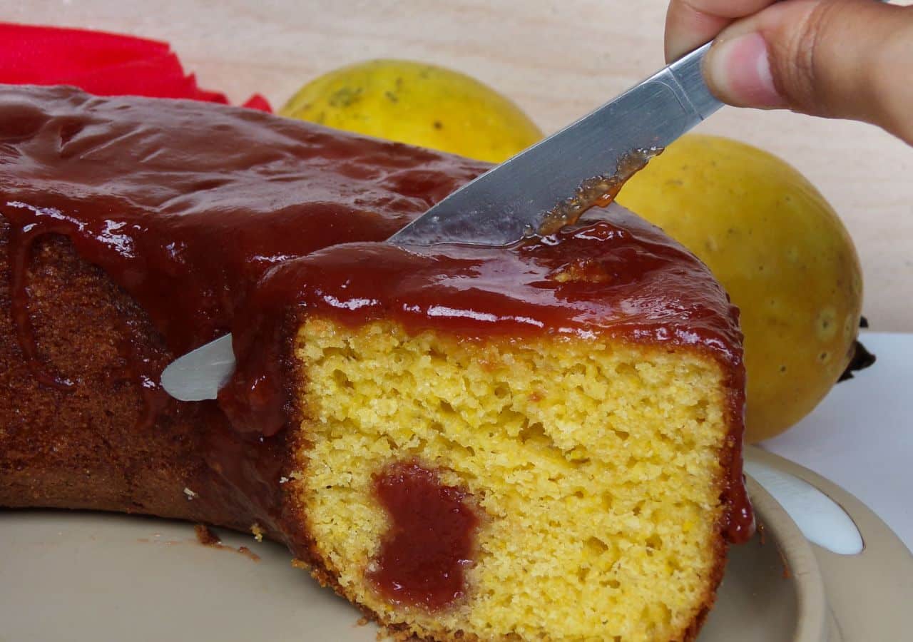 como fazer bolo de fubá com goiabada