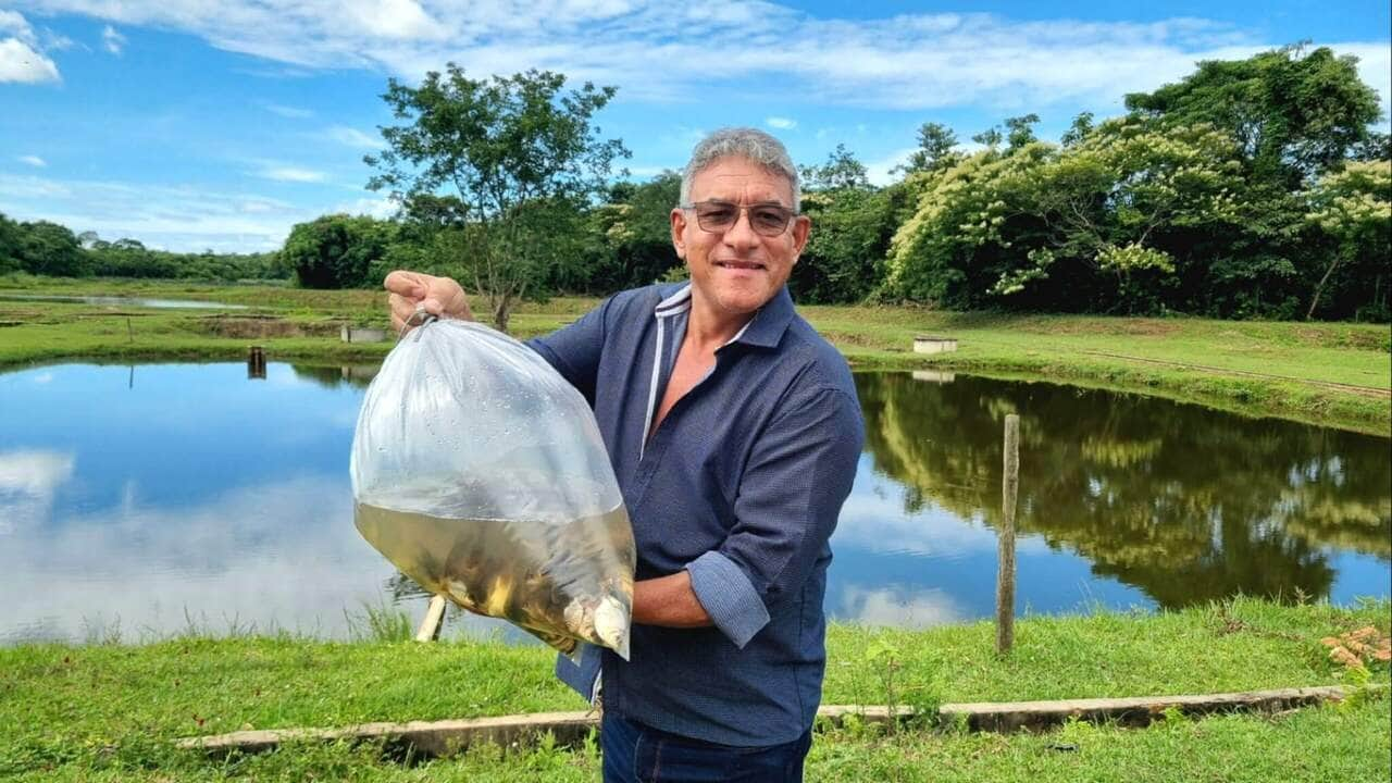 Reginaldo comprou 4 mil alevinos de tambatinga  - Foto por: Empaer-MT