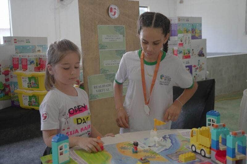 estudantes apresentam experimentos em mostra de ciencia e tecnologia