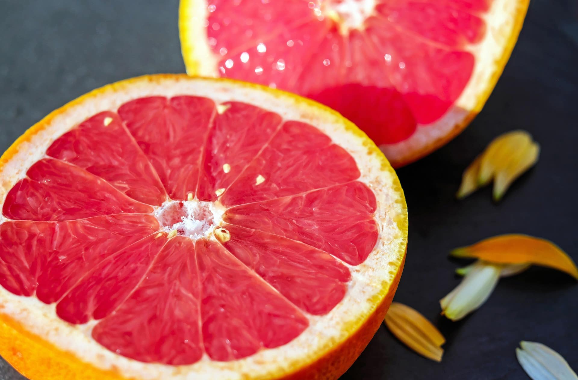 Os especialistas acreditam que as propriedades da toranja reduzem o nível de insulina daqueles que a consomem e, por isso, estimulam a perda de peso.