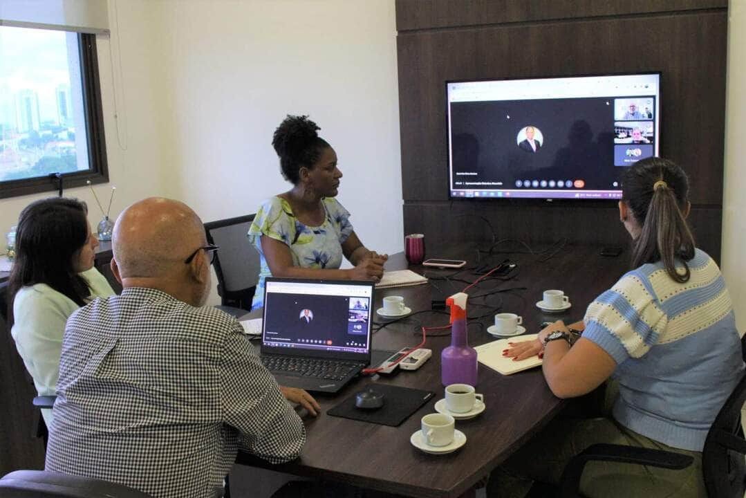 Equipe do MTPrev se reúne com representantes dos segurados e atuário.  - Foto por: Alline Barros