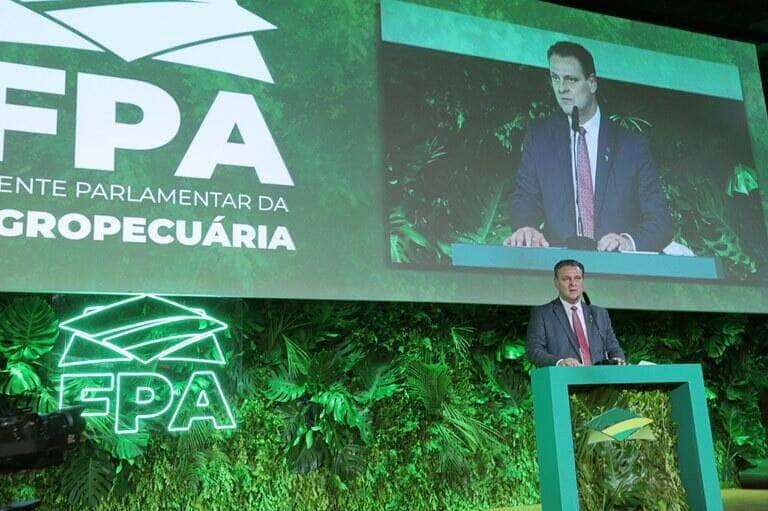 na posse do novo presidente da fpa ministro da agricultura destaca grande papel da bancada para o setor agropecuario