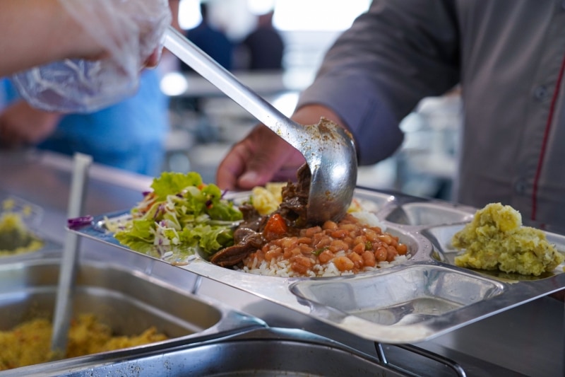 restaurante do trabalhador serve mais de 8 mil refeicoes por mes com subsidio da prefeitura