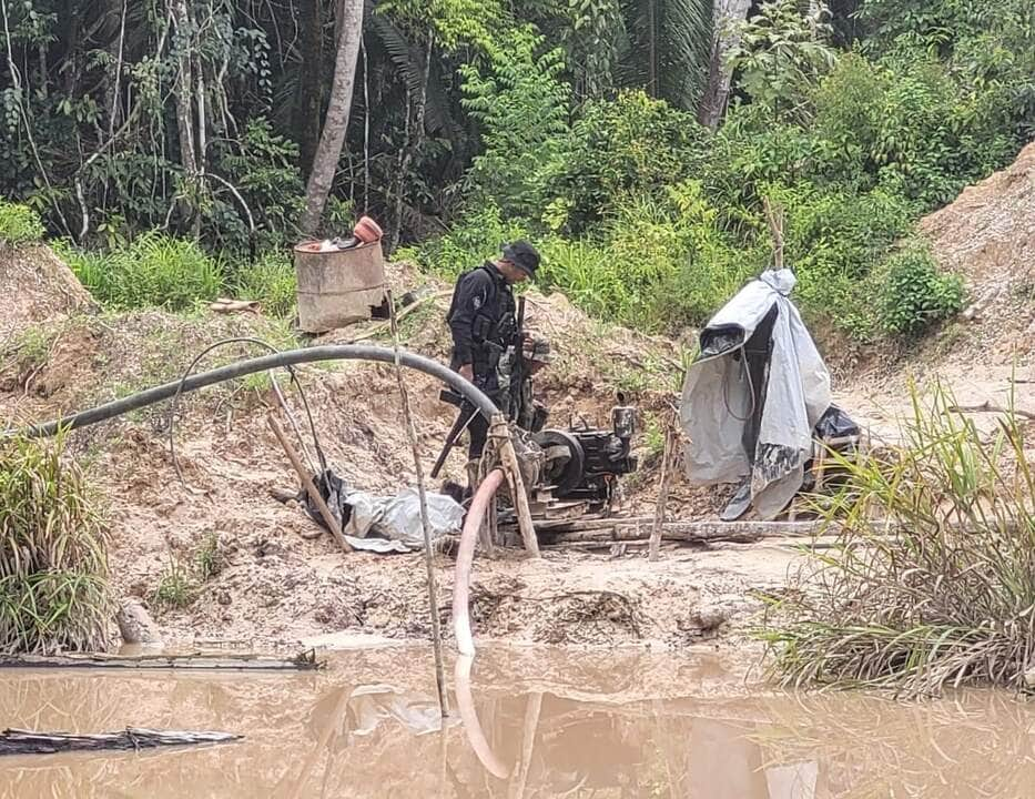 Apreensão de bomba estacionária em garimpo ilegal  - Foto por: Sema-MT