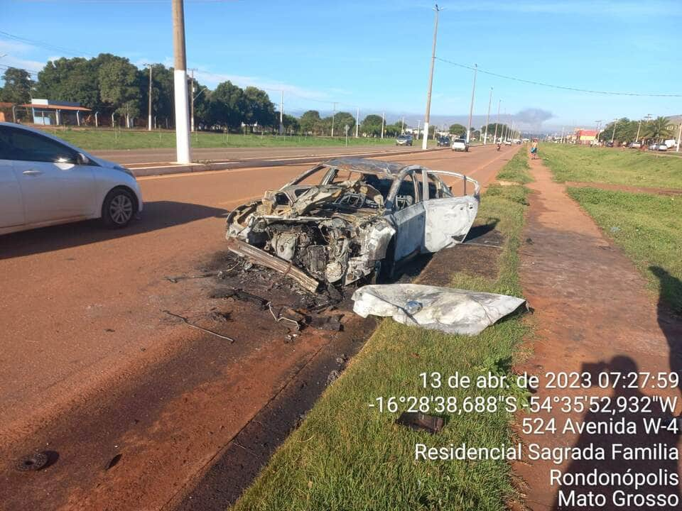 Adolescente pega carro da mãe, sofre acidente e fica ferido