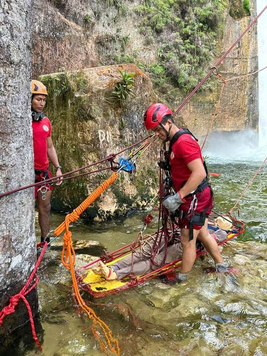 Corpo de Bombeiros Militar de Mato Grosso realiza simulado de salvamento em altura